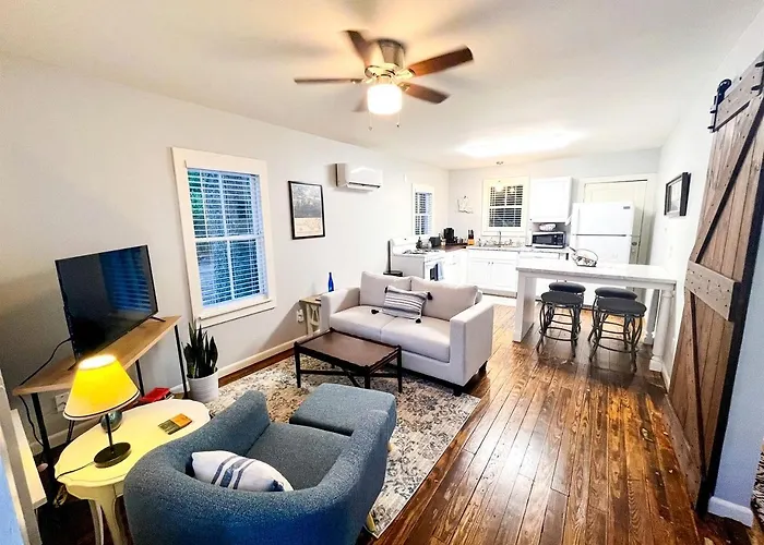 Hébergement de vacances Picturesque Cozy With Fire Pit Space In Louisiana Lafayette