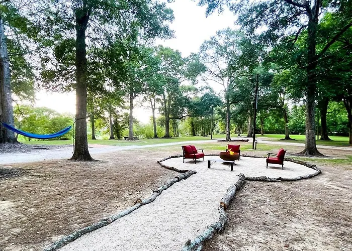 Picturesque Cozy With Fire Pit Space In Louisiana